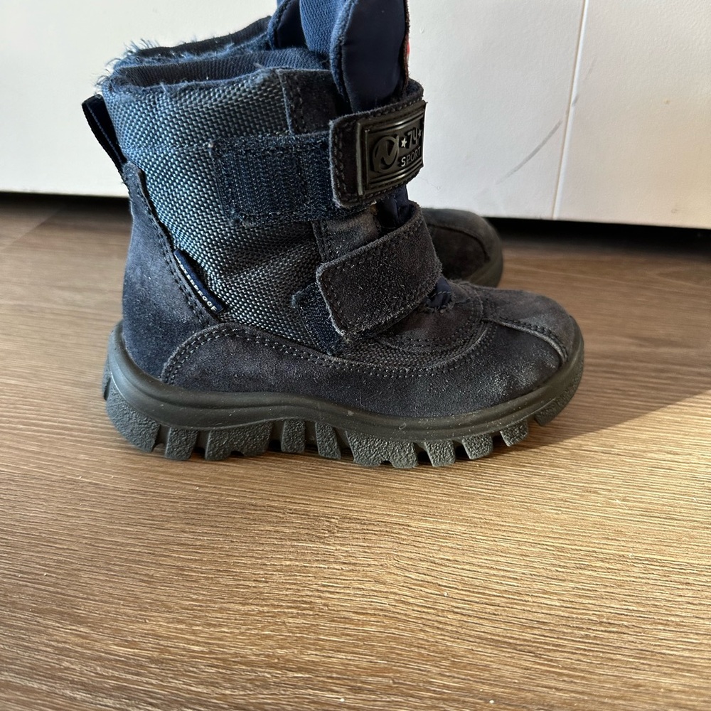 Great condition on like new Naturino real wool winter bootss , 27 - Picture 2 of 5